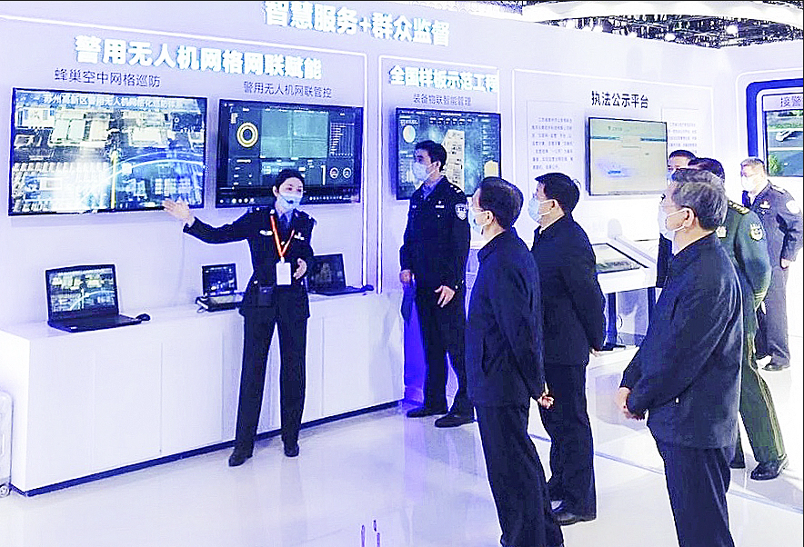 11月23-28日  北京國(guó)際會(huì)議中心   國(guó)家領(lǐng)導(dǎo)人參觀(guān)光之翼產(chǎn)品2.png