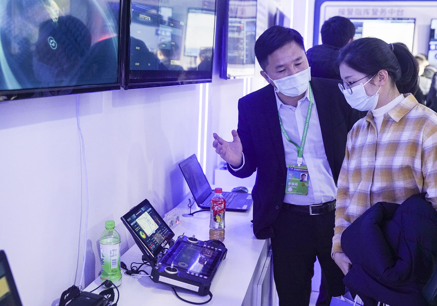 11月23-28日  北京國(guó)際會(huì)議中心   國(guó)家領(lǐng)導(dǎo)人參觀(guān)光之翼產(chǎn)品4.png